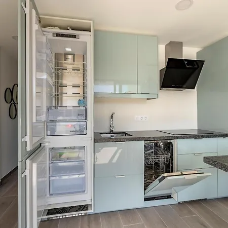 Chic & Stylish Near Yumbo * 플라야 델 잉글스