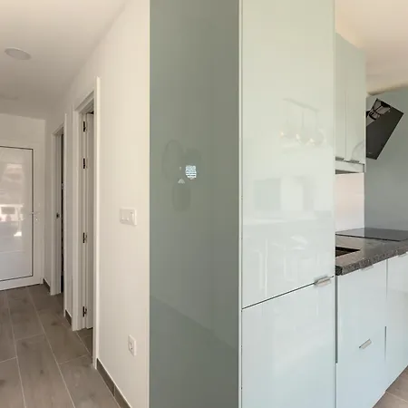 Chic & Stylish Near Yumbo 플라야 델 잉글스