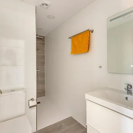 Chic & Stylish Near Yumbo 아파트