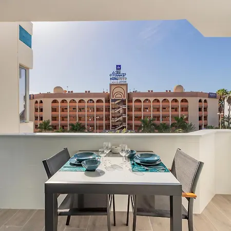 Chic & Stylish Near Yumbo * 플라야 델 잉글스