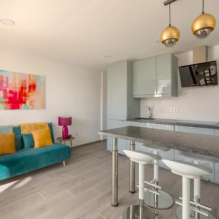 Chic & Stylish Near Yumbo 아파트 *